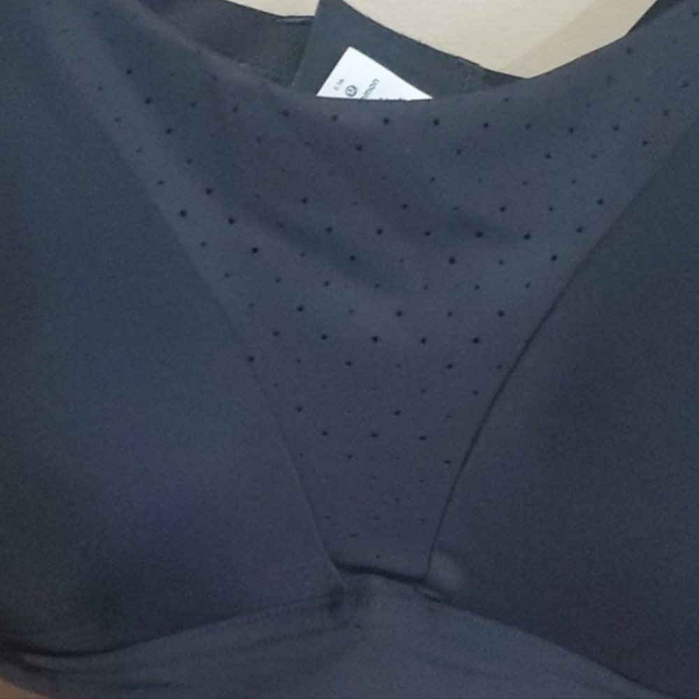 Lululemon sport bra. - Picture 2 of 4